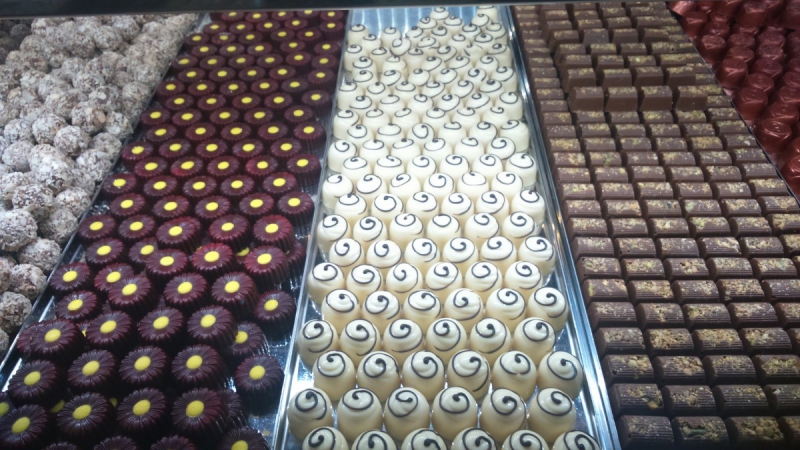 boutique-PEILLE-min_chocolates_milk_chocolate_white_chocolate_truffles_candy_food_treat_cacao-1213769