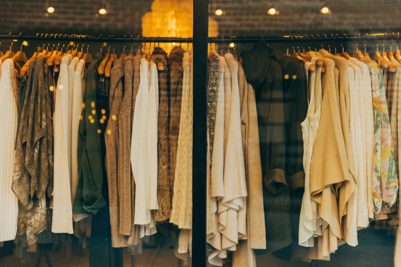boutique-PEILLE-min_clothe_fashion_store_shop_window_store_front-21277